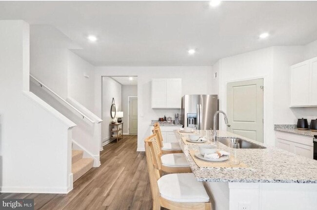 Building Photo - 124 Woodford Dr