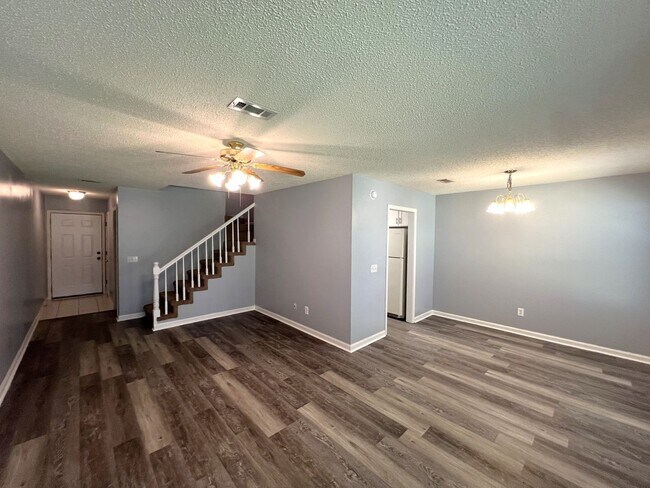 Building Photo - 3153 Achey Dr