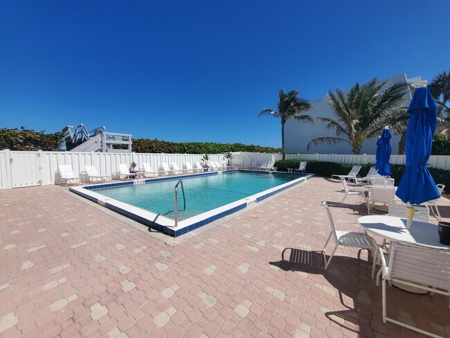 Building Photo - 10980 S Ocean Dr