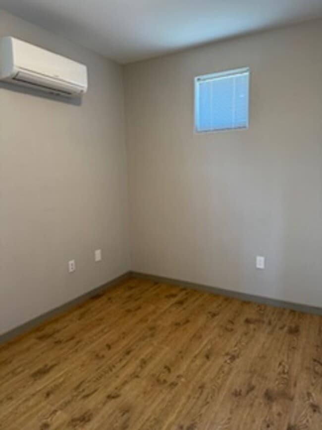 Building Photo - Midtown Cutie