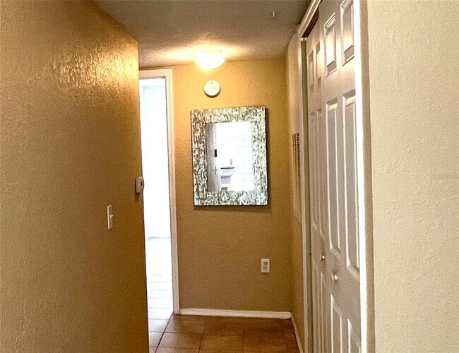 Building Photo - 14037 Fairway Island Dr