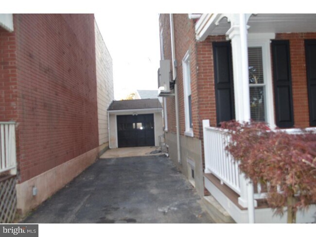 Building Photo - 117 Magnolia St