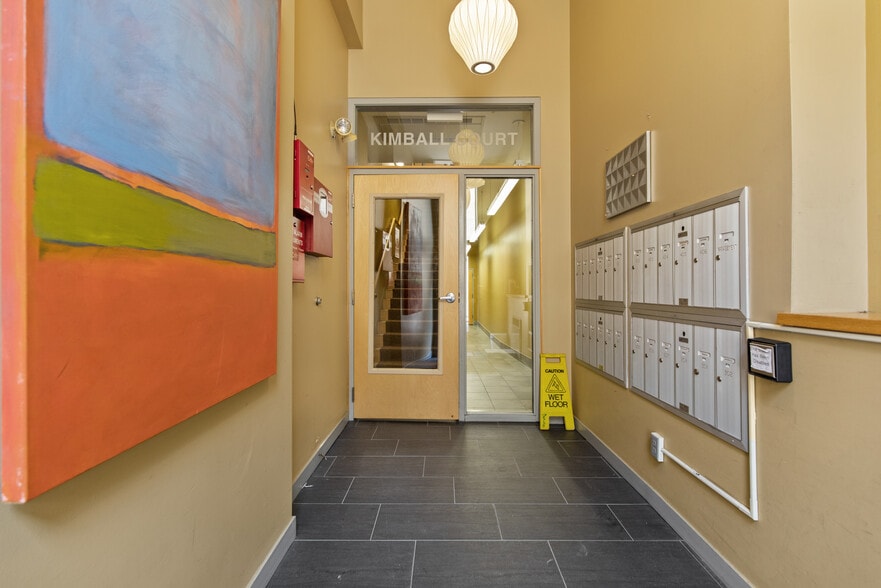 Building Entryway - 15 Brown St