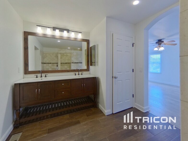 Building Photo - 13058 Monaco Way