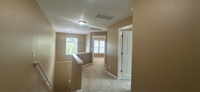 Building Photo - 215 Pioneer Dr