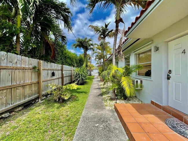 Building Photo - 1130 NE 81st St