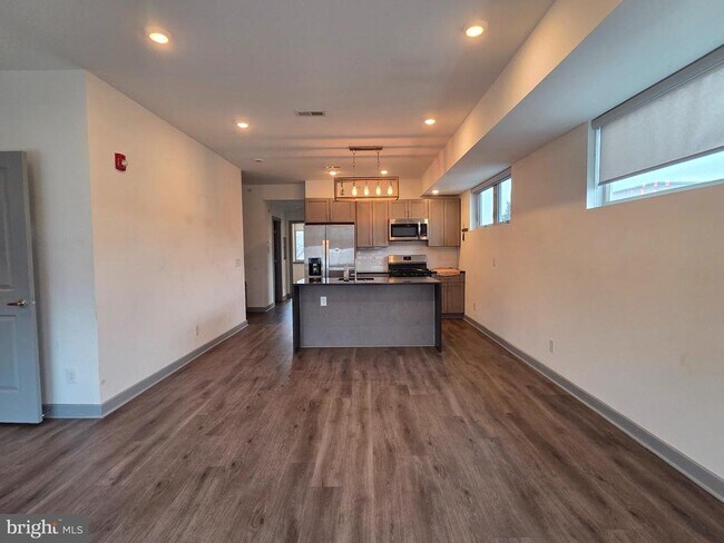 Building Photo - 411 W Berks St