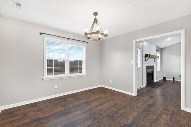 Building Photo - 213 E Ridge Ct