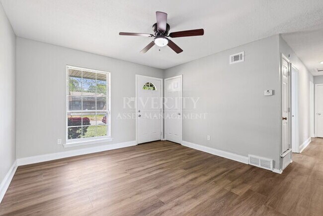 Building Photo - SECTION 8 WELCOMED!!!! A NEWLY RENOVATED BEAUTY !!!!