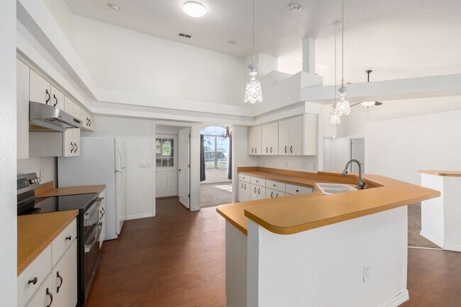 Building Photo - 7860 SW 204th Ave