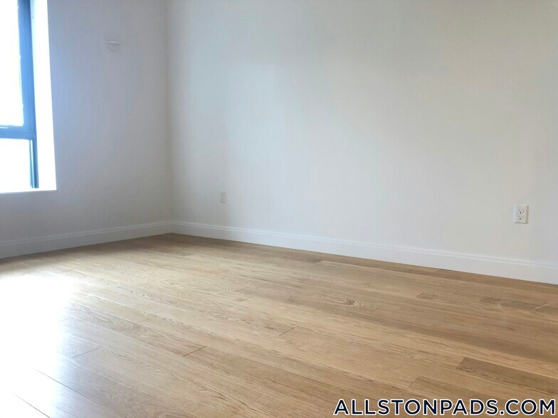 Building Photo - 83 Gardner St