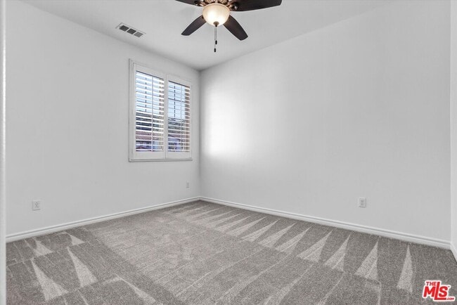 Building Photo - 577 Comet Ave