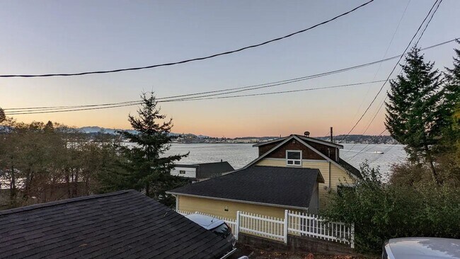 Building Photo - Retsil Rd. Duplex