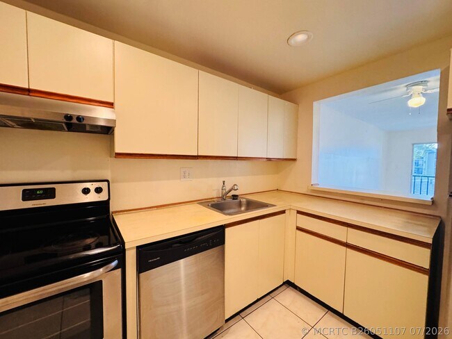 Building Photo - 8025 S Colony Cir