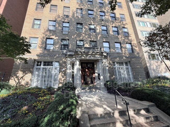 Primary Photo - 1316 New Hampshire Ave NW