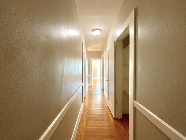 Building Photo - 1BR W/ Bonus Room. In-Unit LAUNDRY! DISHWASHER! PARKING AVAILABLE!