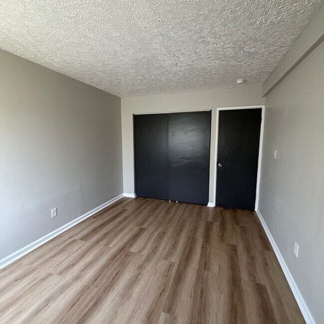 Building Photo - 9025 S Eldorado Dr