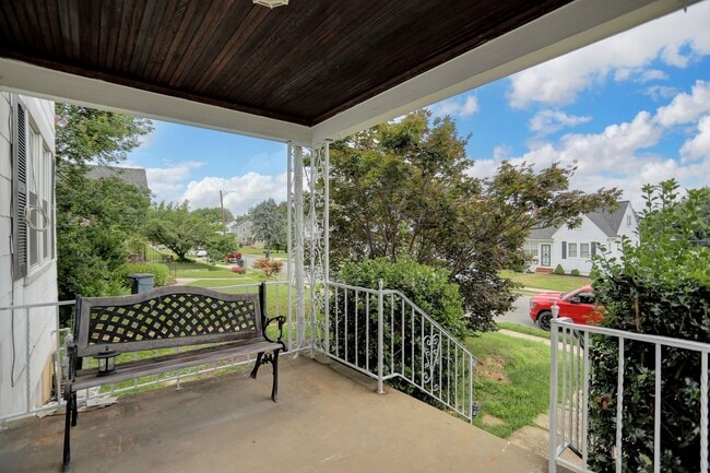 Building Photo - Charming & Upgraded 3BR Home in Arbutus wi...