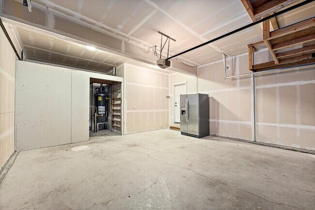 Building Photo - 15592 Chad Dr SE