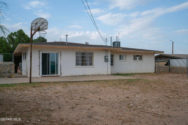 Building Photo - 4016 Titanic Ave