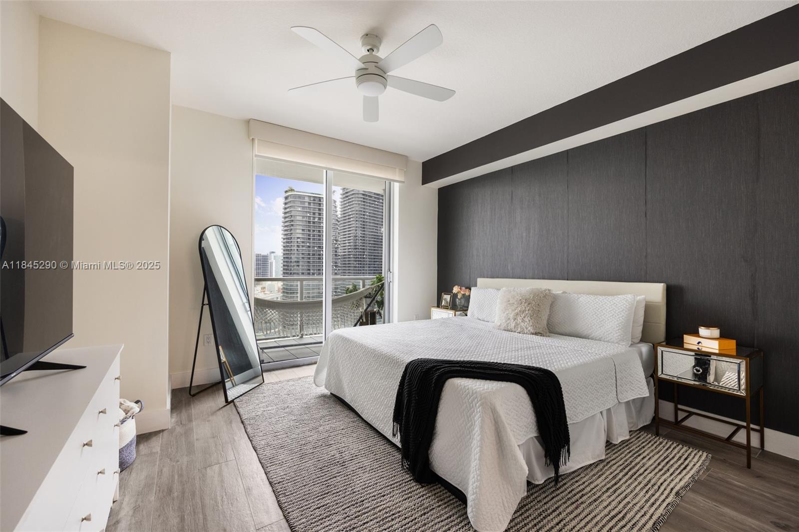 Building Photo - 1111 SW 1st Ave