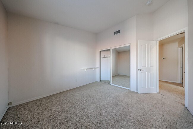 Building Photo - 5839 W Bloomfield Rd