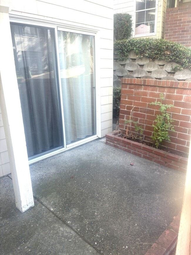 Building Photo - Beautiful 3-Bedroom Condo with Private Out...