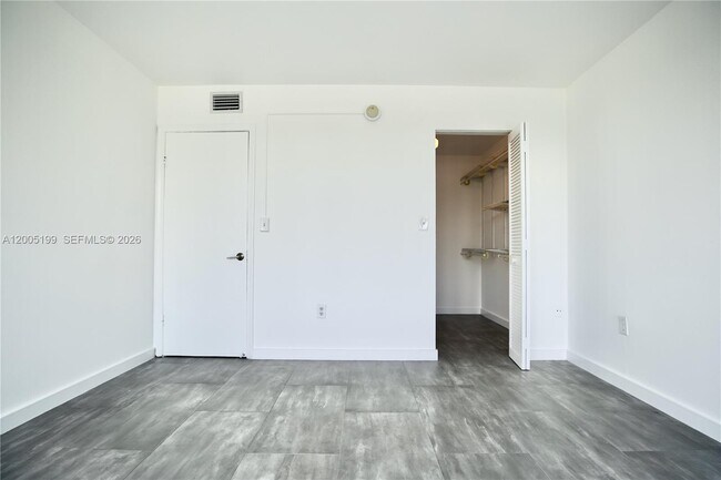 Building Photo - 3186 Bird Ave