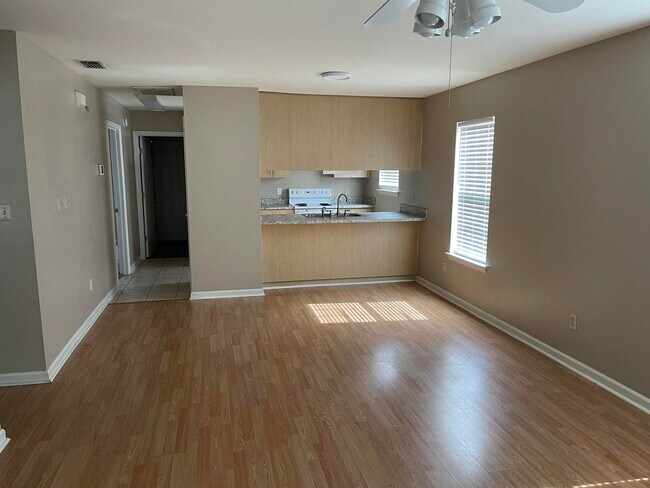 Building Photo - 2719 W Tharpe St