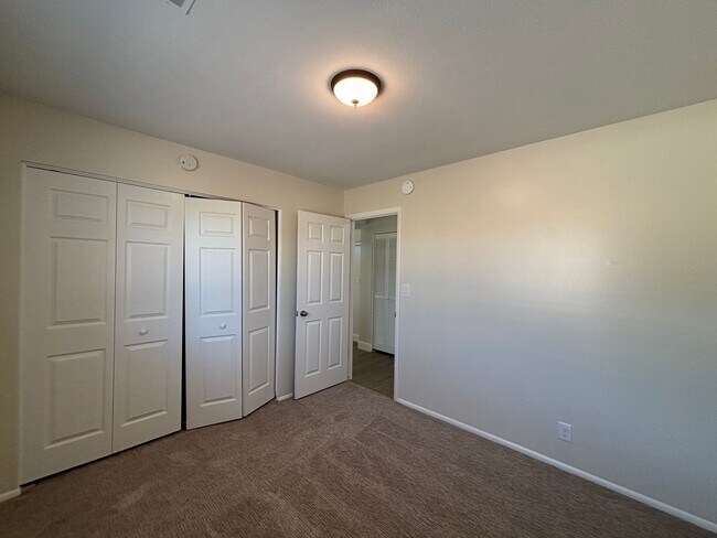 Building Photo - SPACIOUS REMODELED HOME FOR RENT!