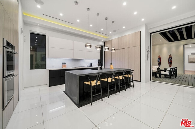 Building Photo - 4458 Mammoth Ave