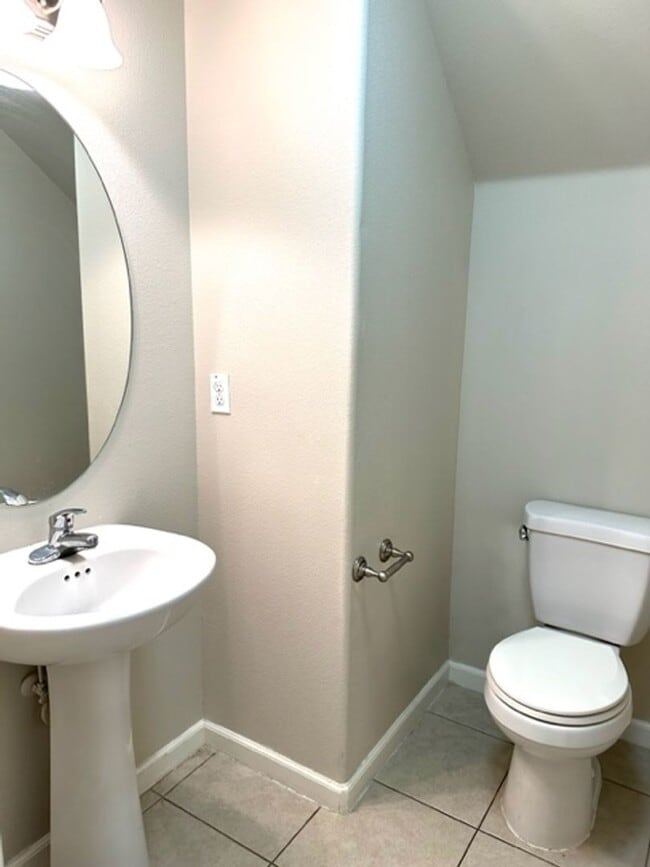 Building Photo - $2,150 Harlan Ranch, 3 bd/ 2.5 bath - N. S...