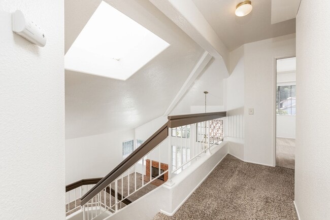 Building Photo - Lovely 4 bedroom Oceanside home!