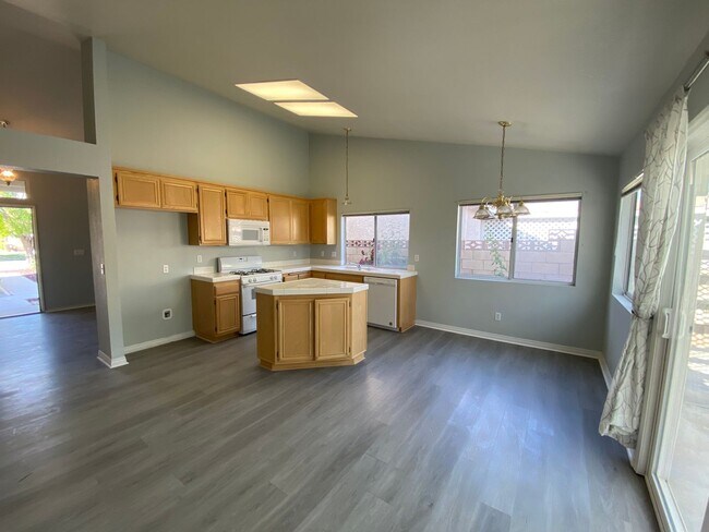 Building Photo - West Lancaster4 bedroom + bonus room