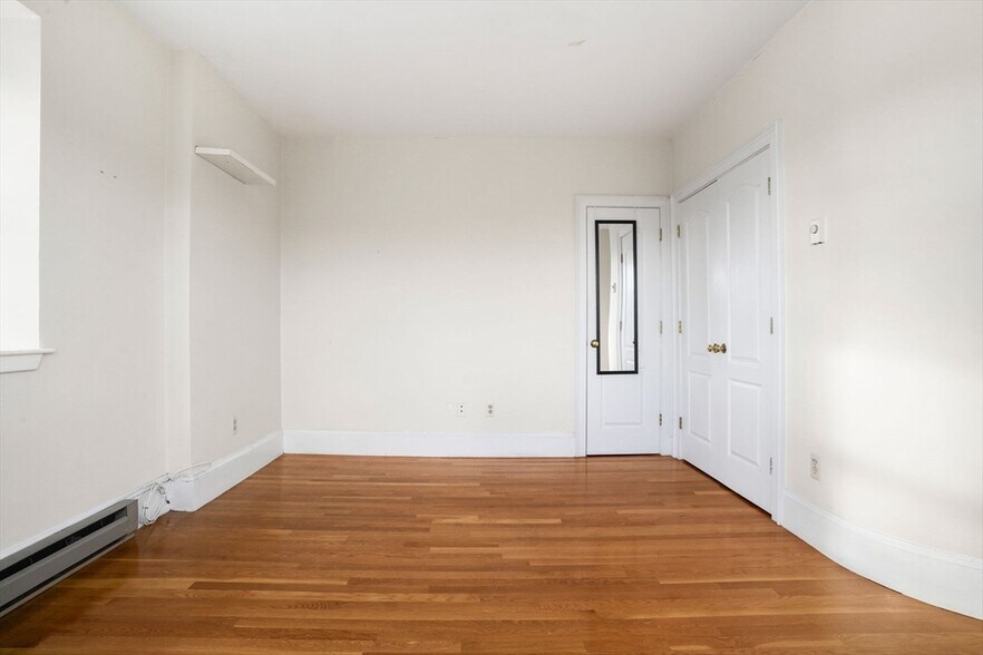 Building Photo - 533 Columbus Ave