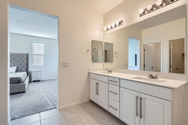 Building Photo - 4 Bed 3 Bath Luxury FURNISHED Home for Rent!