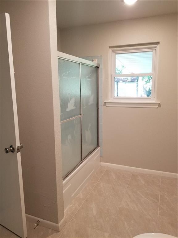 Building Photo - 805 SE G St