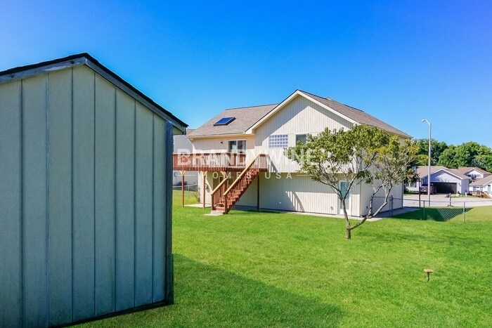 Building Photo - 8737 N Arcola Ct
