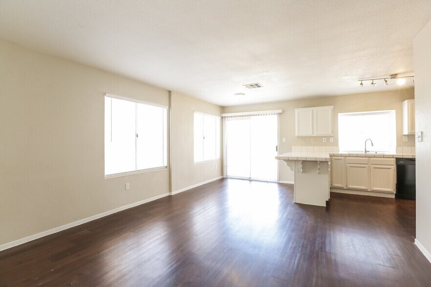 Building Photo - 1812 La Villa Dr
