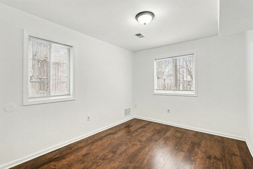 Building Photo - 506 Eastern Ave NE