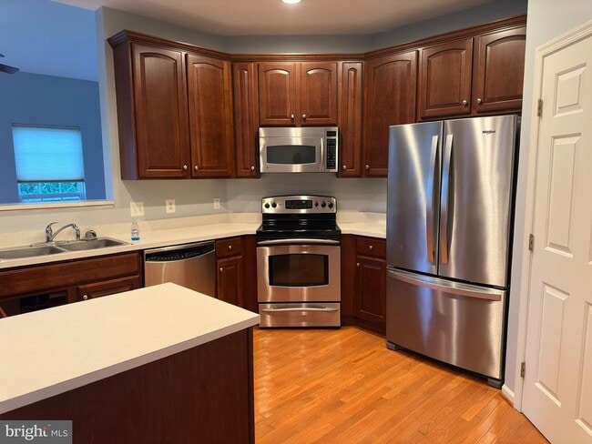 Building Photo - 321 Drake Dr