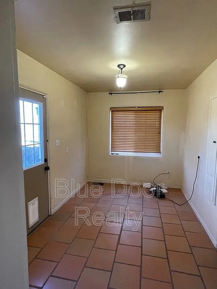 Building Photo - 1001 Jackson St SE