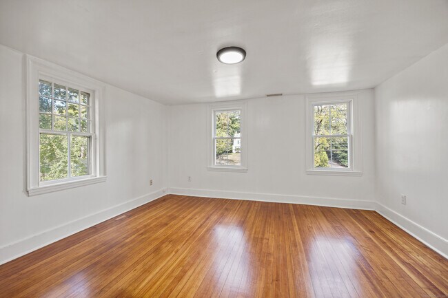 Building Photo - 2921 Nichols Ave