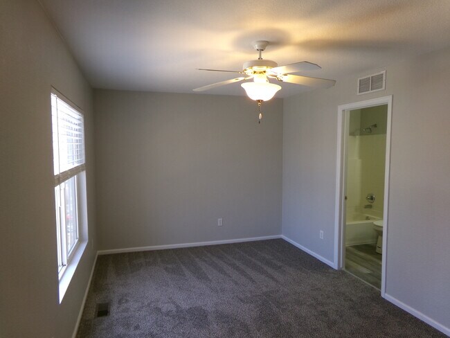 Building Photo - 3520 Warren Farm Ct