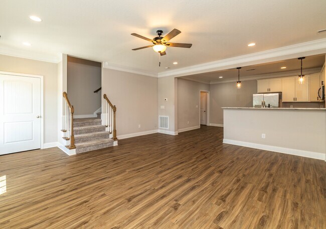 Building Photo - 338 Broadberry Ave