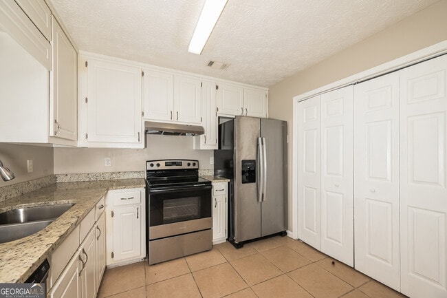 Building Photo - 200 Wagon Wheel Dr