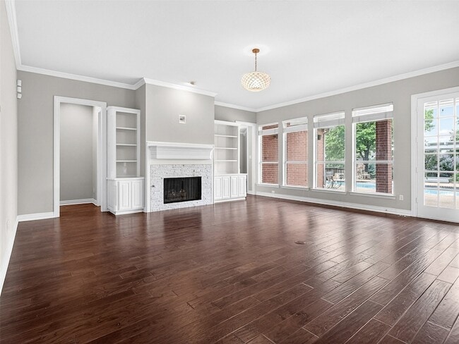 Building Photo - 1210 Forest Hills Dr