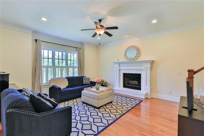 Building Photo - 2675 Rosalyn Ln