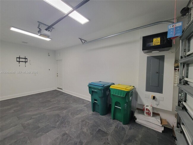 Building Photo - 1107 NW 40th Ter