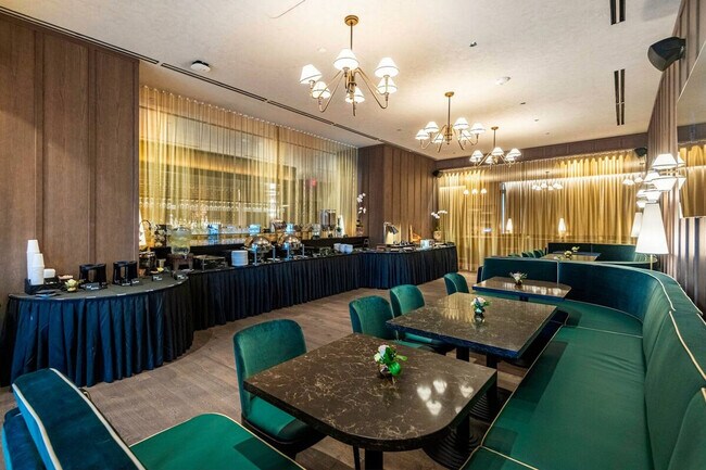 Building Photo - 125 NE 6th St